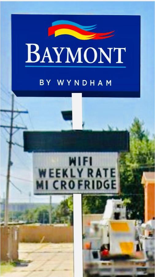 Baymont By Wyndham Hutchinson Hotel Exterior photo